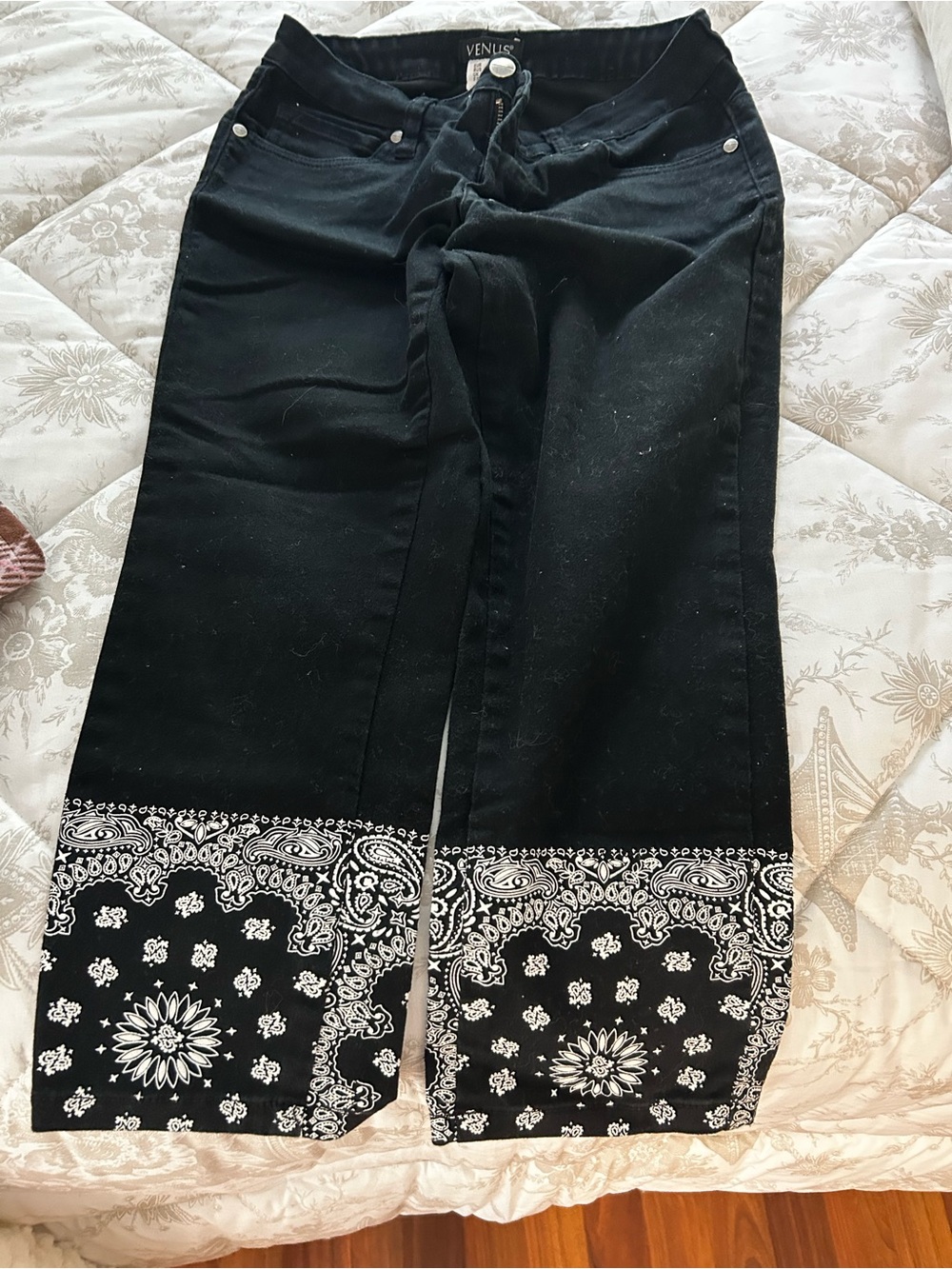 VENUS Black Skinny Jeans with White Bandana Hem